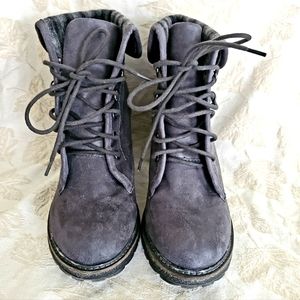 Super cute White Mountsin women's boots